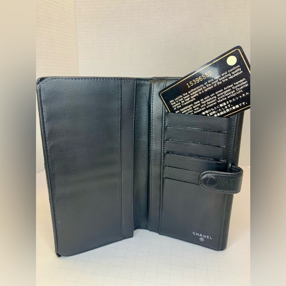 Chanel Camellia Accent Black Leather Wallet. Box & Authenticity Card included. - Picture 10 of 14